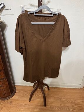 Ladies 2 piece V-Neck Shorts Set - Brown